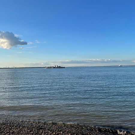 Cliffhanger 18 Castle Road Cowes  Luaran gambar