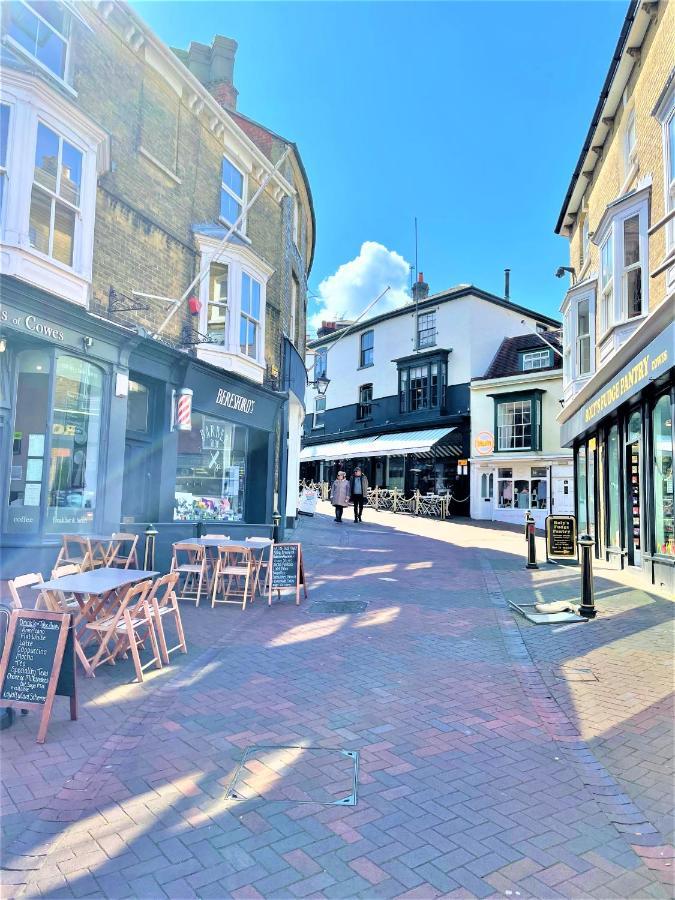 Cliffhanger 18 Castle Road Cowes  Luaran gambar