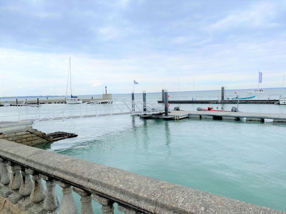 Cliffhanger 18 Castle Road Cowes  Luaran gambar