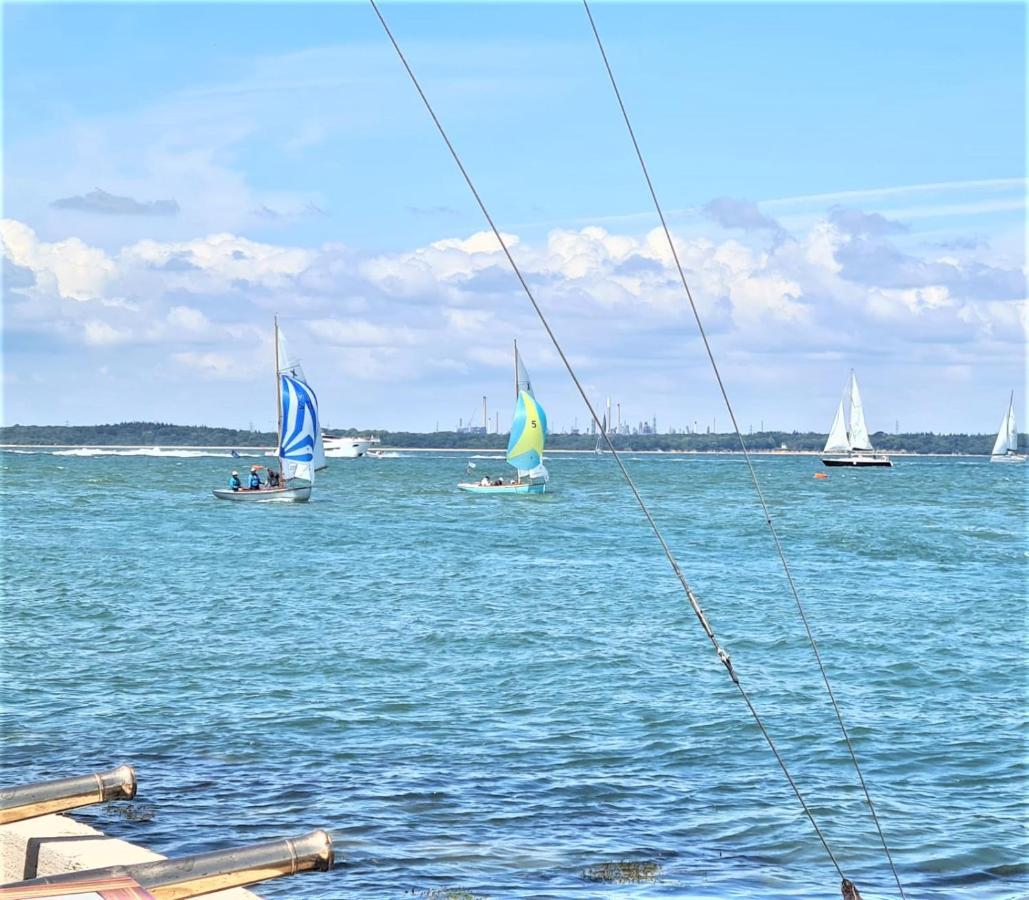 Cliffhanger 18 Castle Road Cowes  Luaran gambar