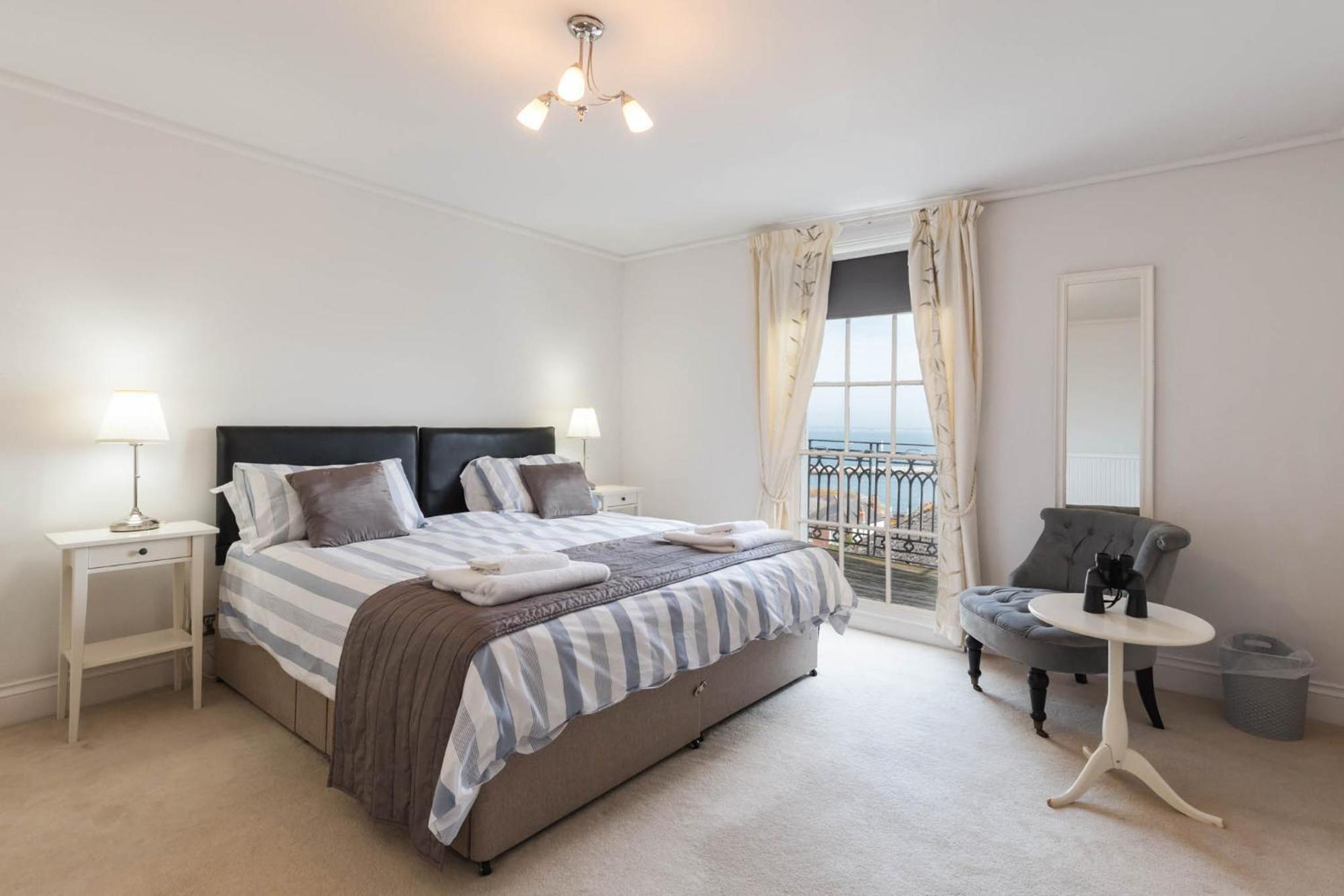 Cliffhanger 18 Castle Road Cowes  Luaran gambar