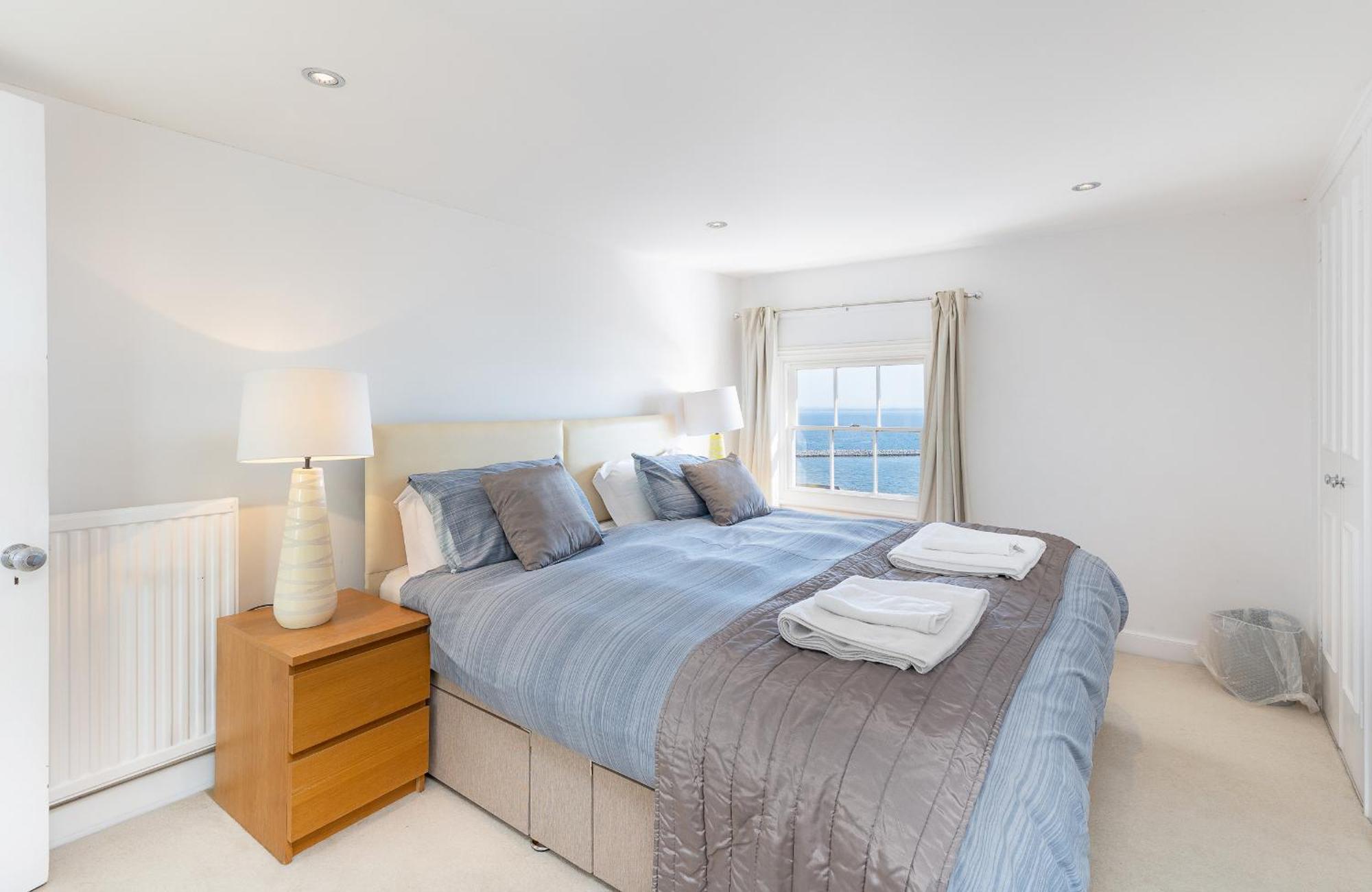 Cliffhanger 18 Castle Road Cowes  Luaran gambar