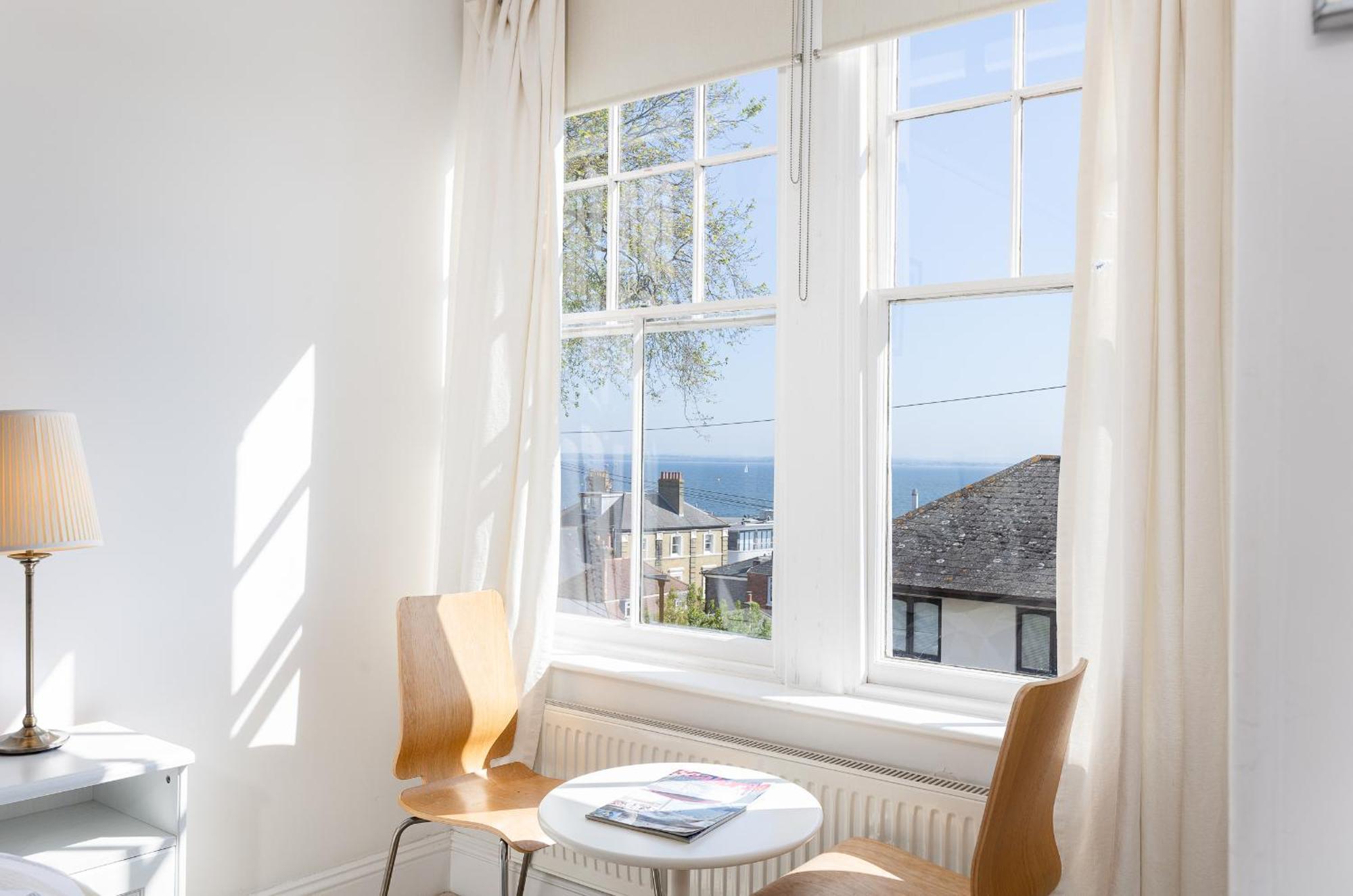 Cliffhanger 18 Castle Road Cowes  Luaran gambar
