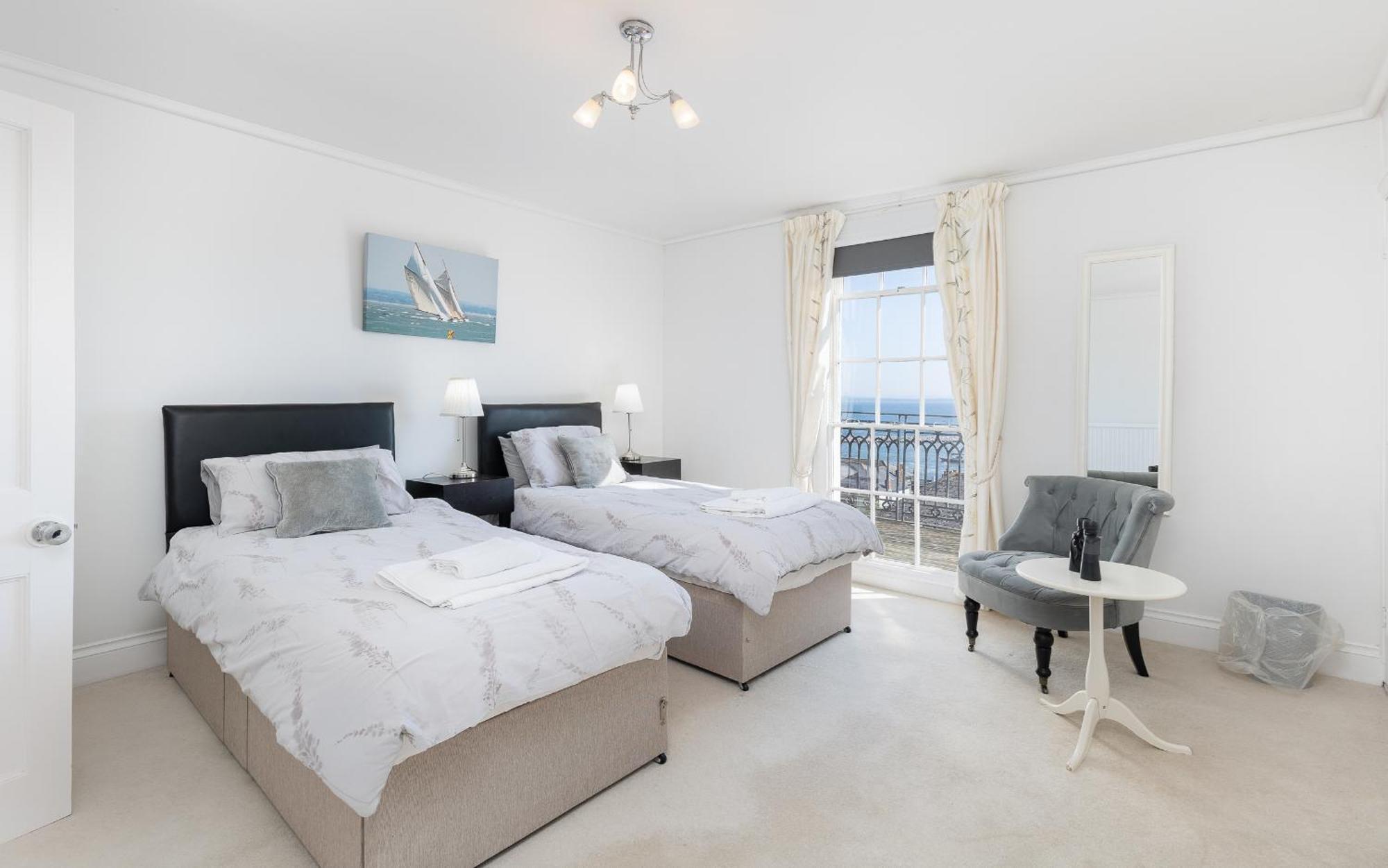 Cliffhanger 18 Castle Road Cowes  Luaran gambar