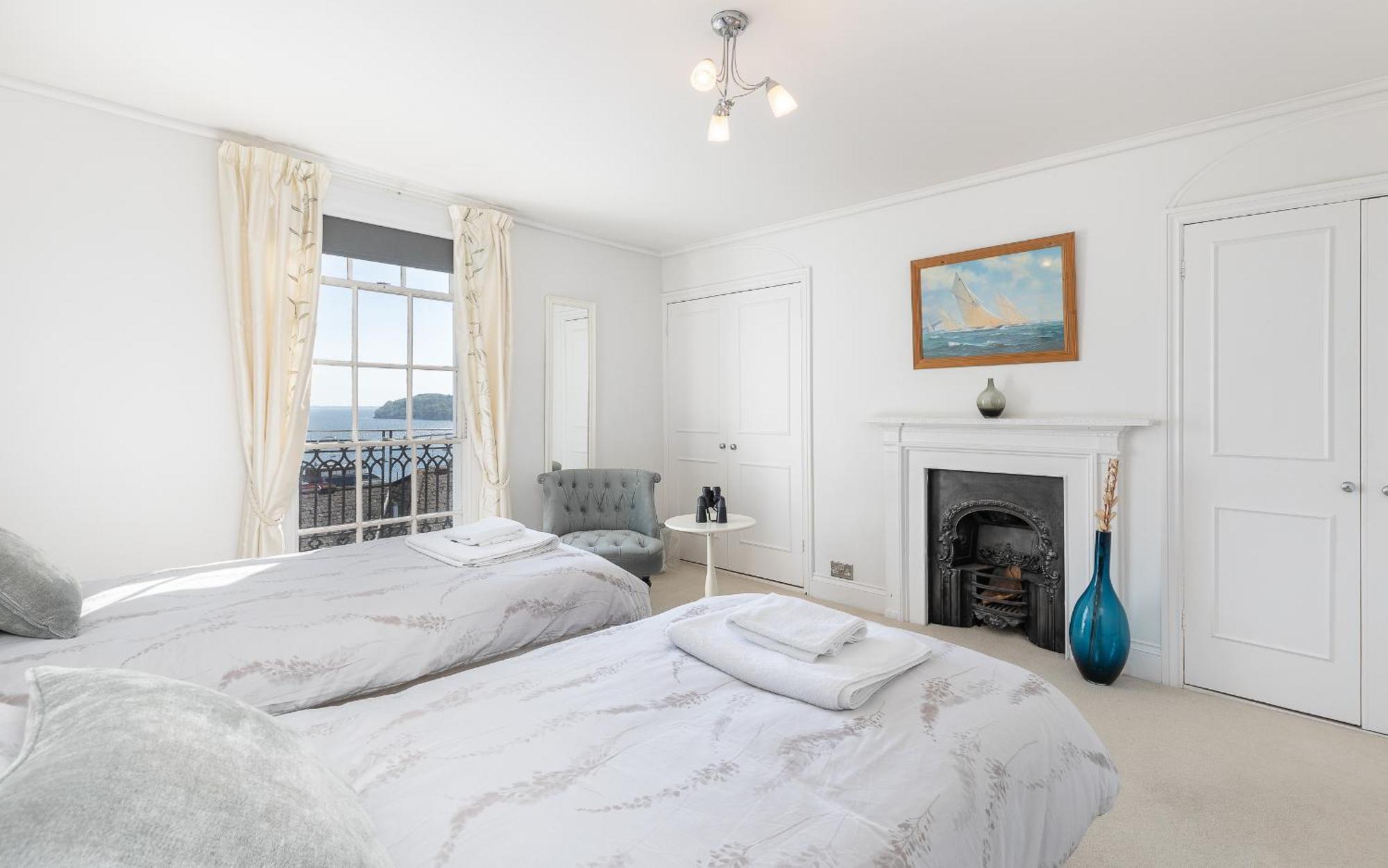 Cliffhanger 18 Castle Road Cowes  Luaran gambar