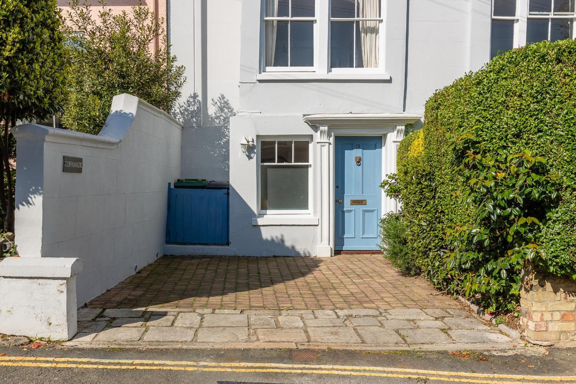 Cliffhanger 18 Castle Road Cowes  Luaran gambar