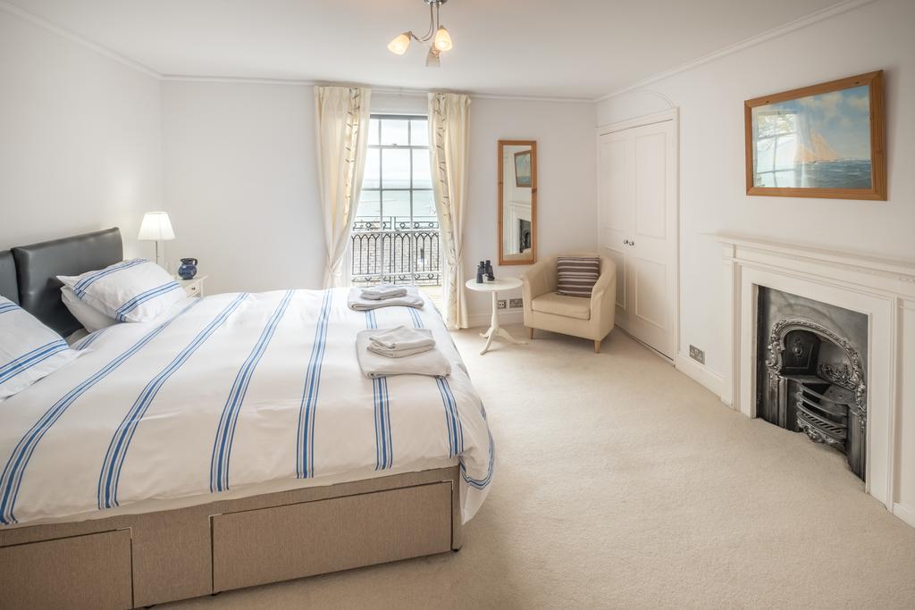 Cliffhanger 18 Castle Road Cowes  Luaran gambar