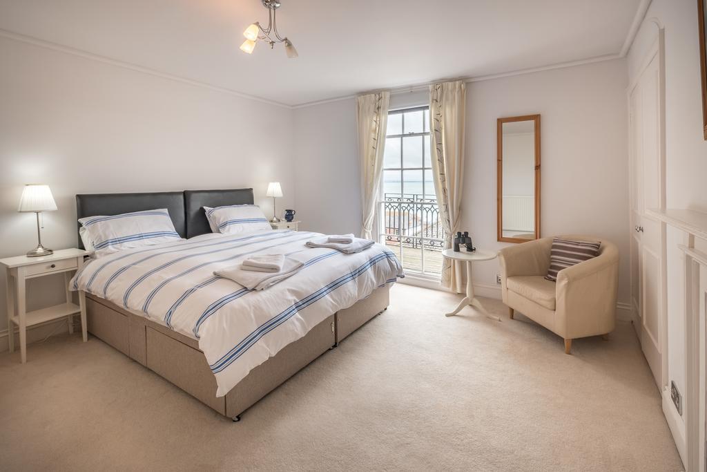 Cliffhanger 18 Castle Road Cowes  Luaran gambar