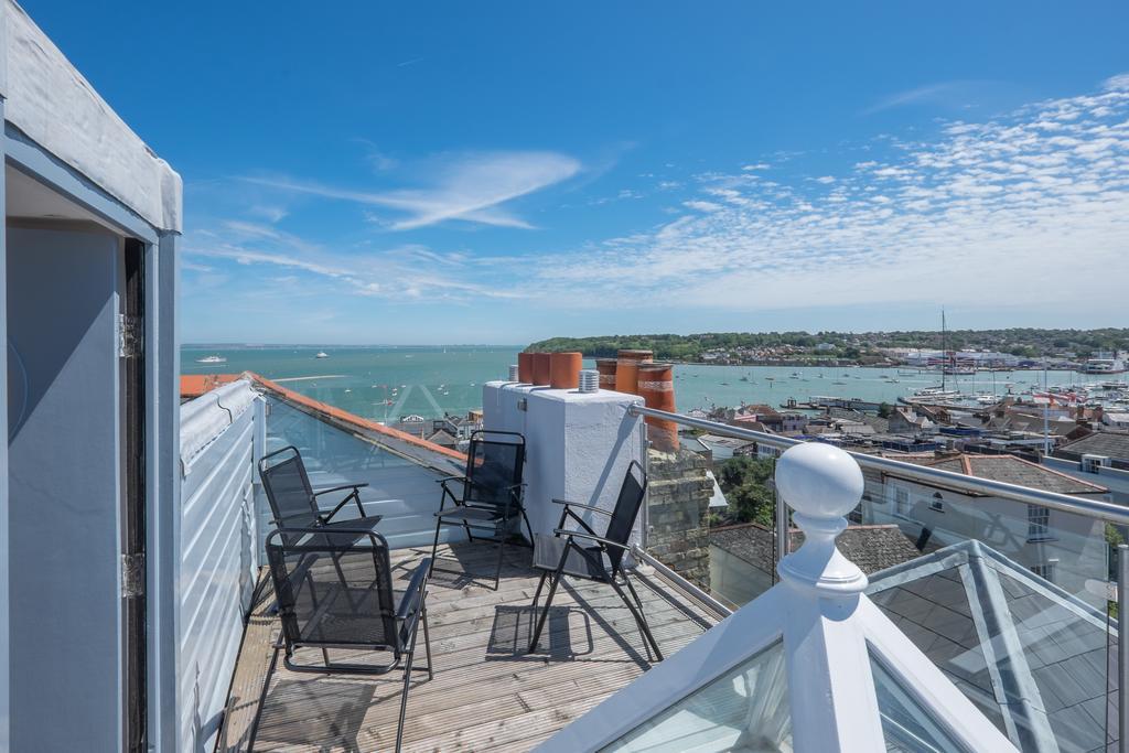 Cliffhanger 18 Castle Road Cowes  Luaran gambar